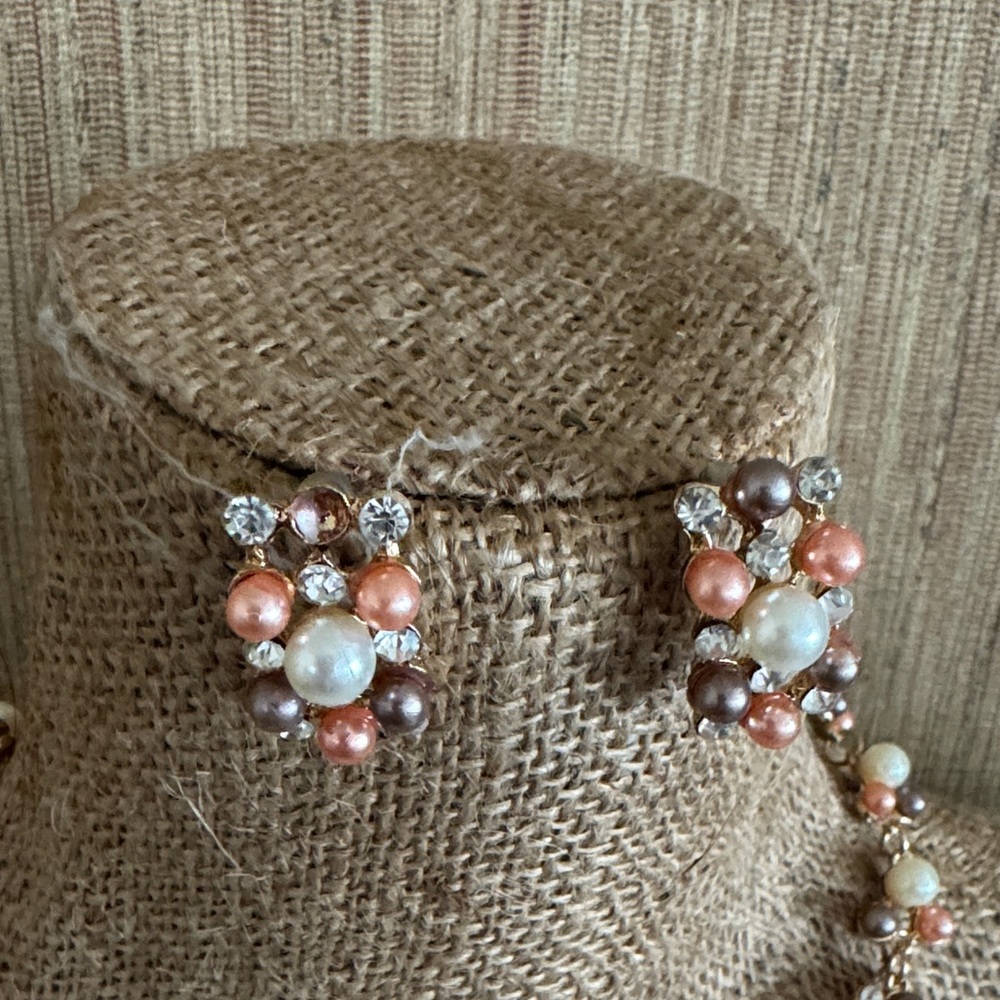 Elegant Gold Chain Necklace and Earring Set - Picture 2 of 3